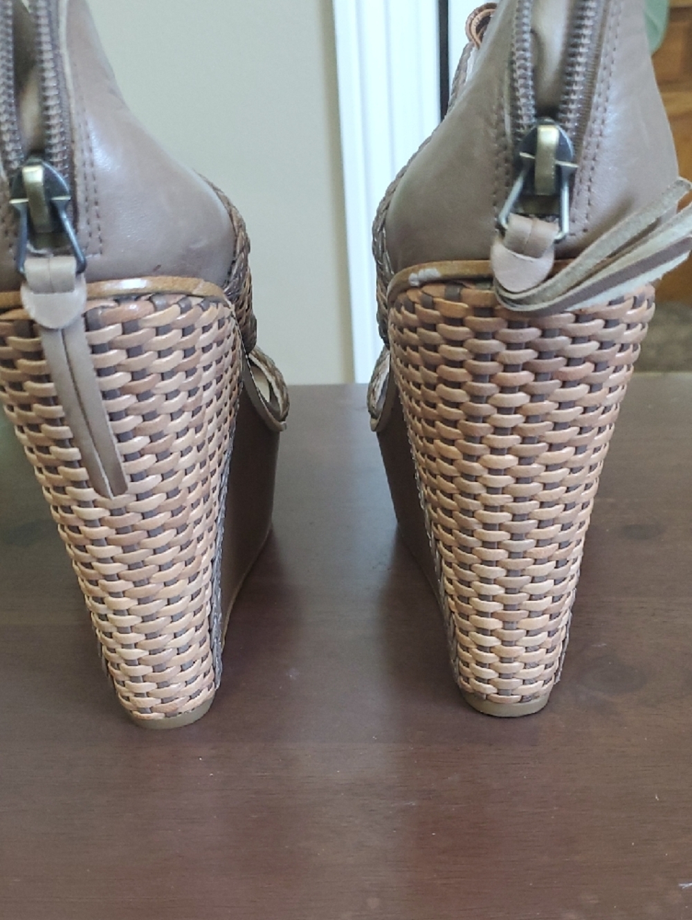 House of Harlow 1960 Woven Tan & Brown Open-Toe Heels - Picture 5 of 6